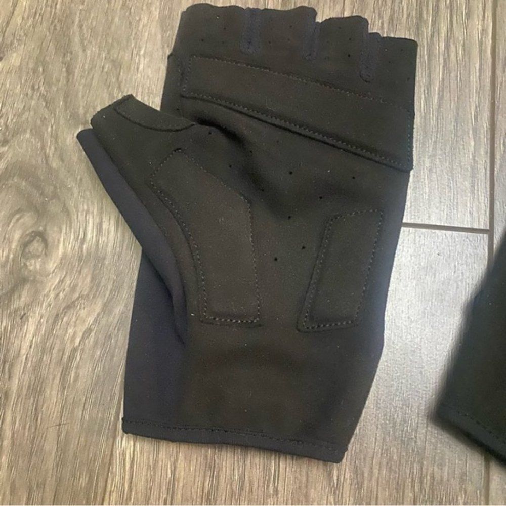 Lululemon License to Train Training Gloves - Picture 3 of 5